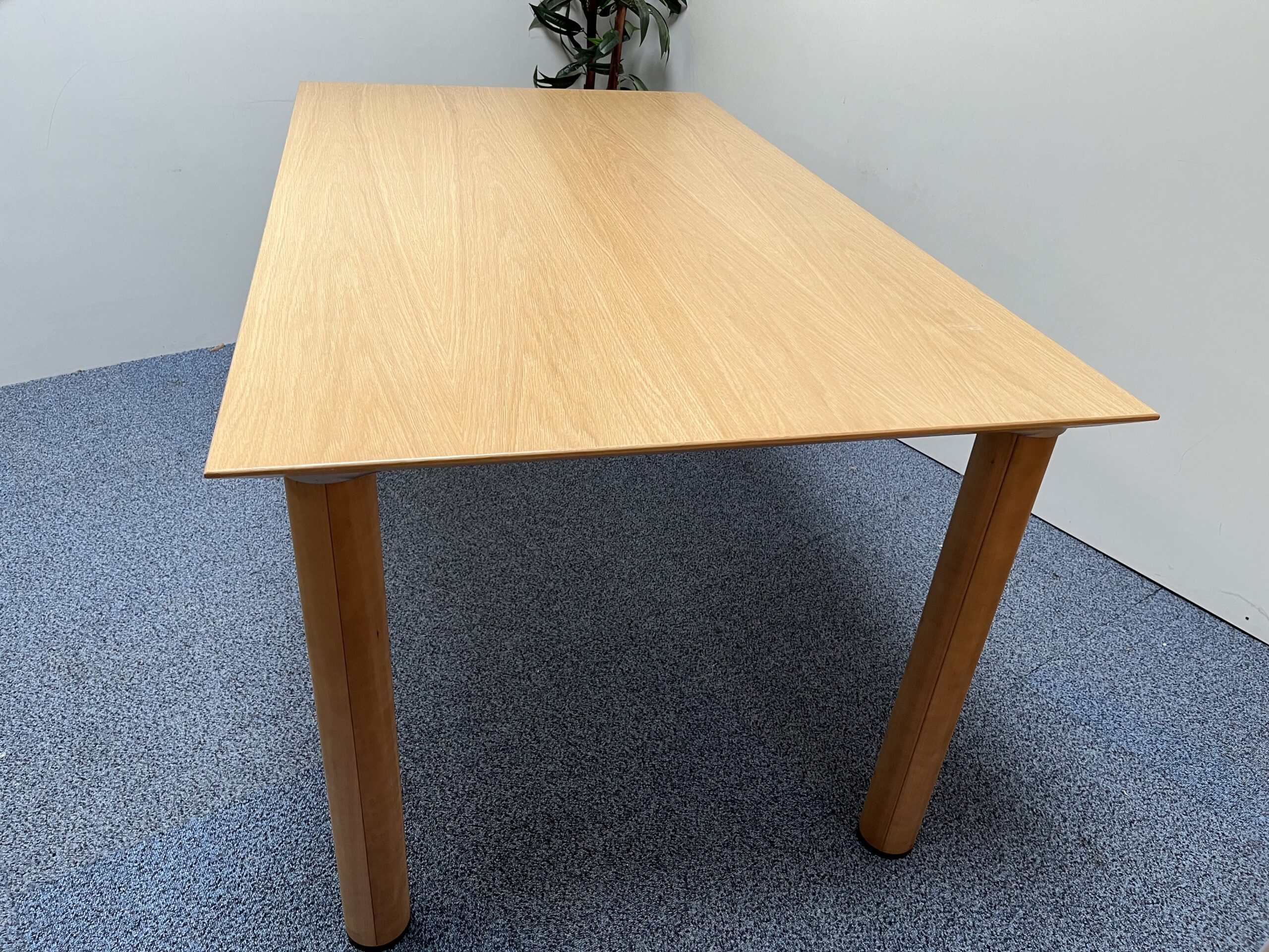 Rectangular Table 1600mm x 900mm Oak Veneer - Image 4