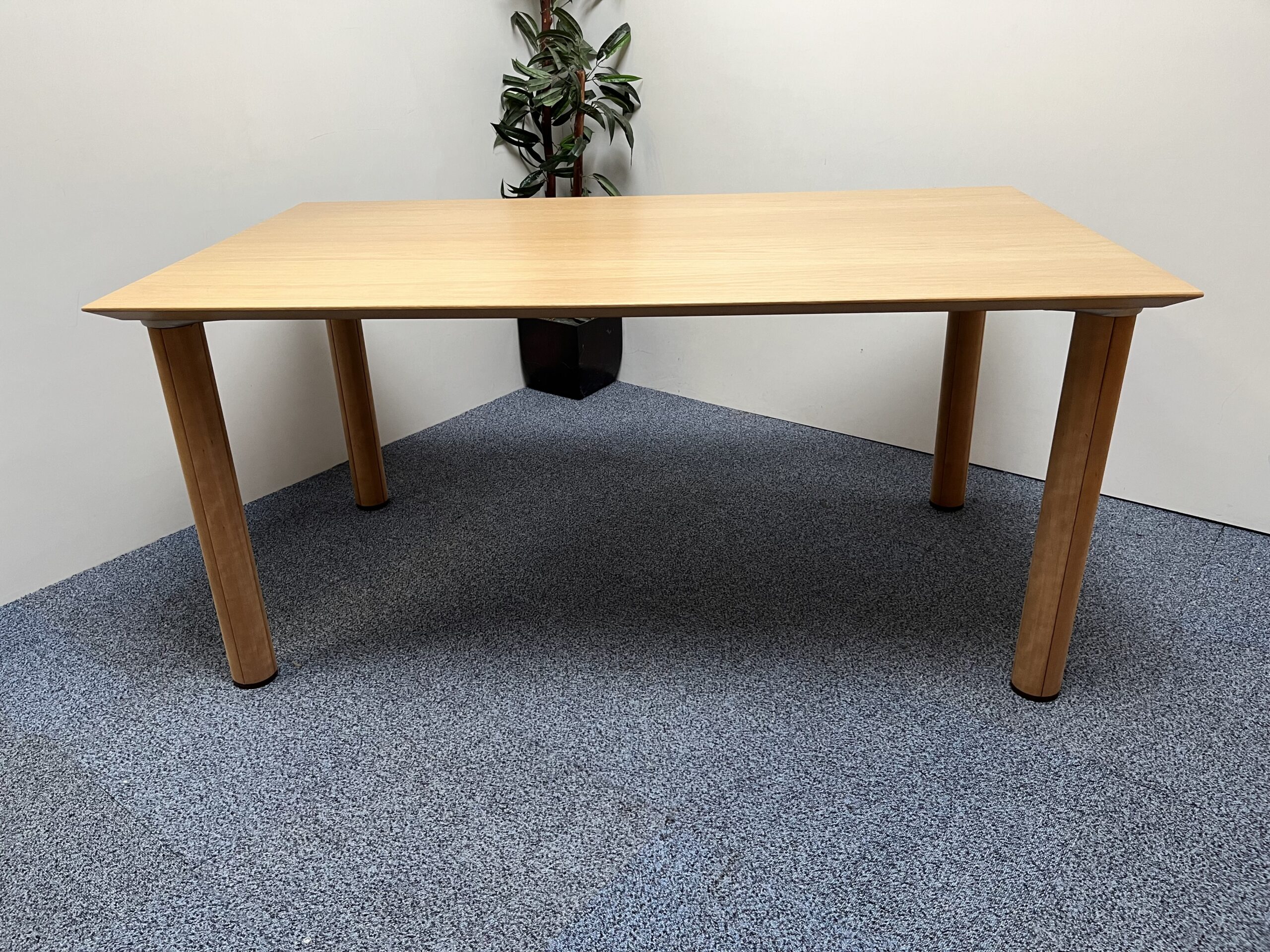 Rectangular Table 1600mm x 900mm Oak Veneer - Image 5