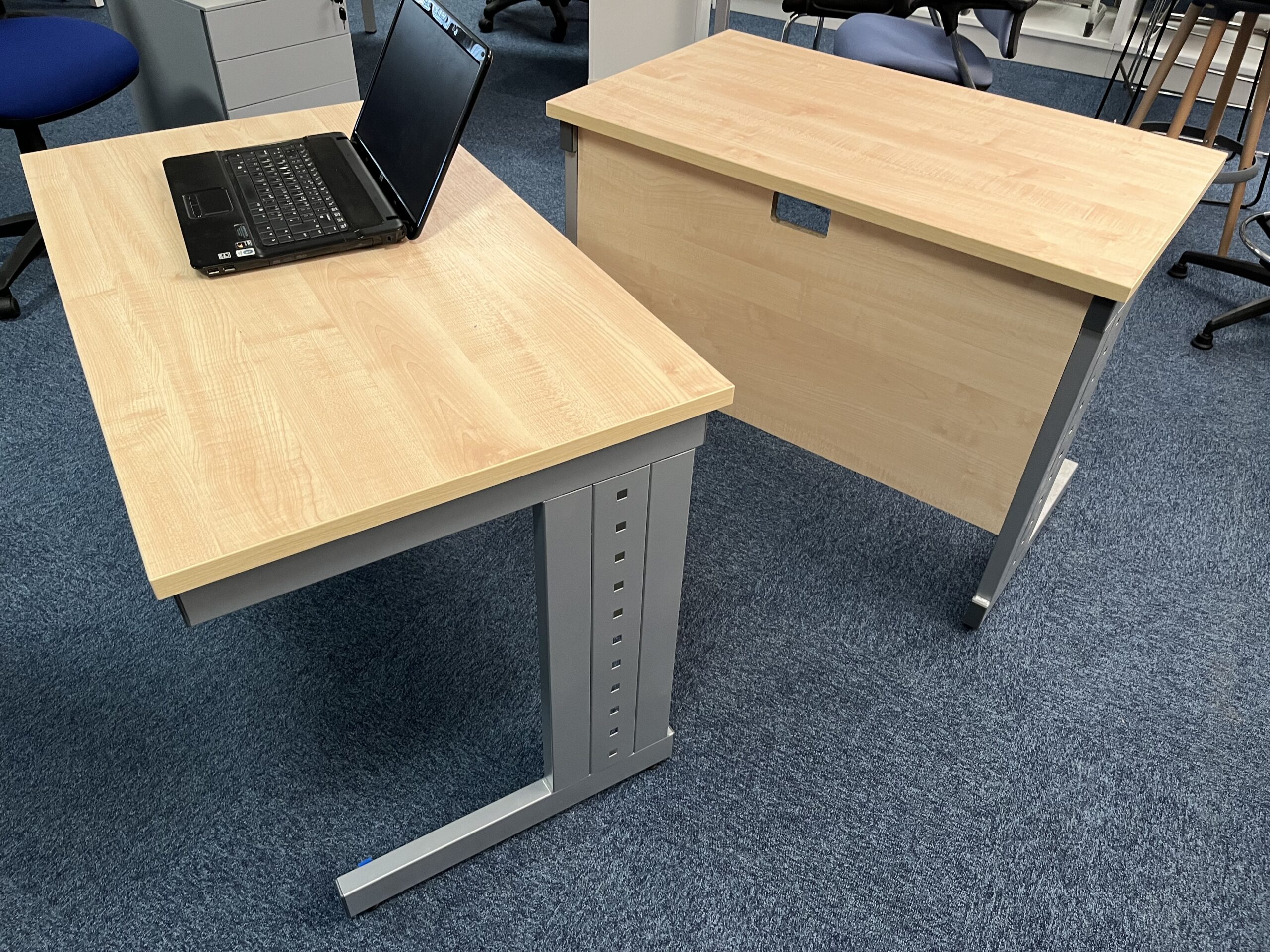 Small Desk 1000mm x 600mm Maple finish - Image 2