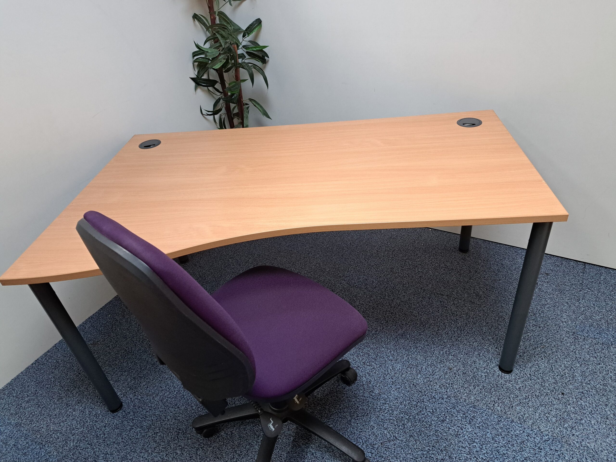 Wave desk 1600mm, Goal Post Leg Frame - Image 3