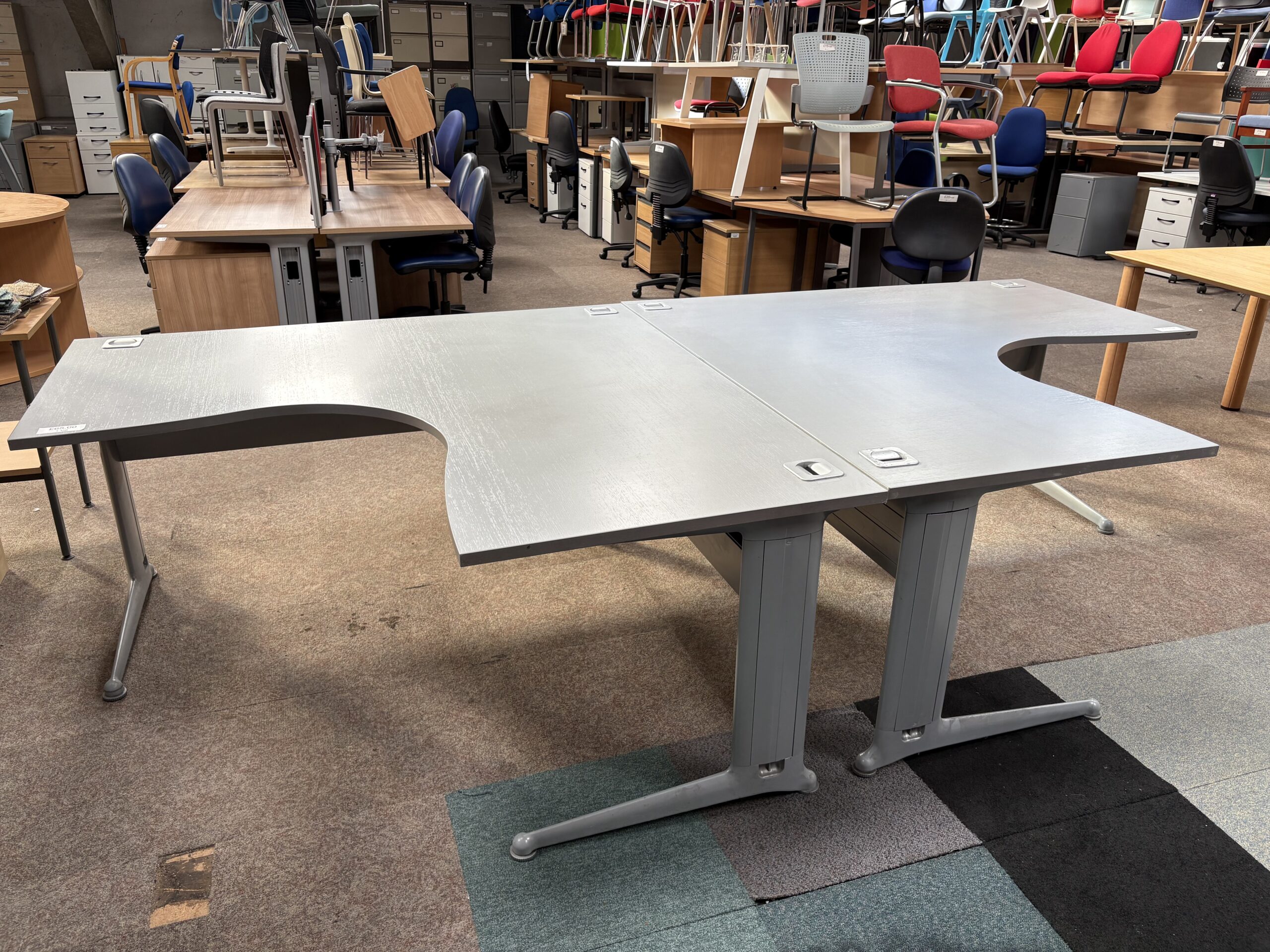 Elite 1600mm x 1600mm Curved Desk-Dark Grey - Image 3