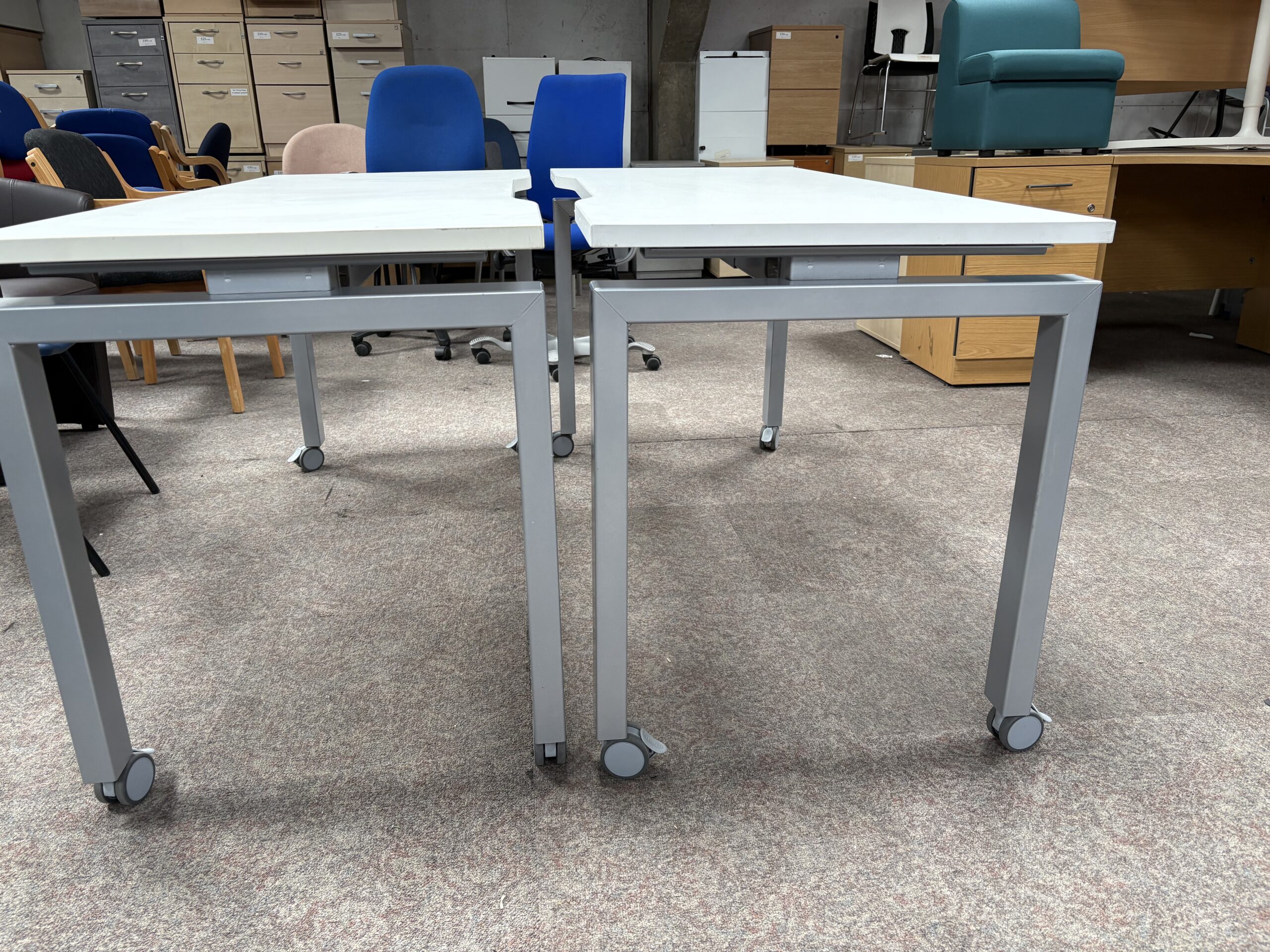 D179 Mobile Beam Desk 1400mm x 800mm - Image 3