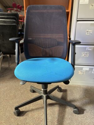 C130 Pledge Eclipse Mesh Back Chair