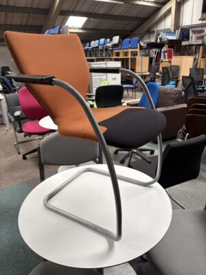 C134-Cantilever Meeting Chair