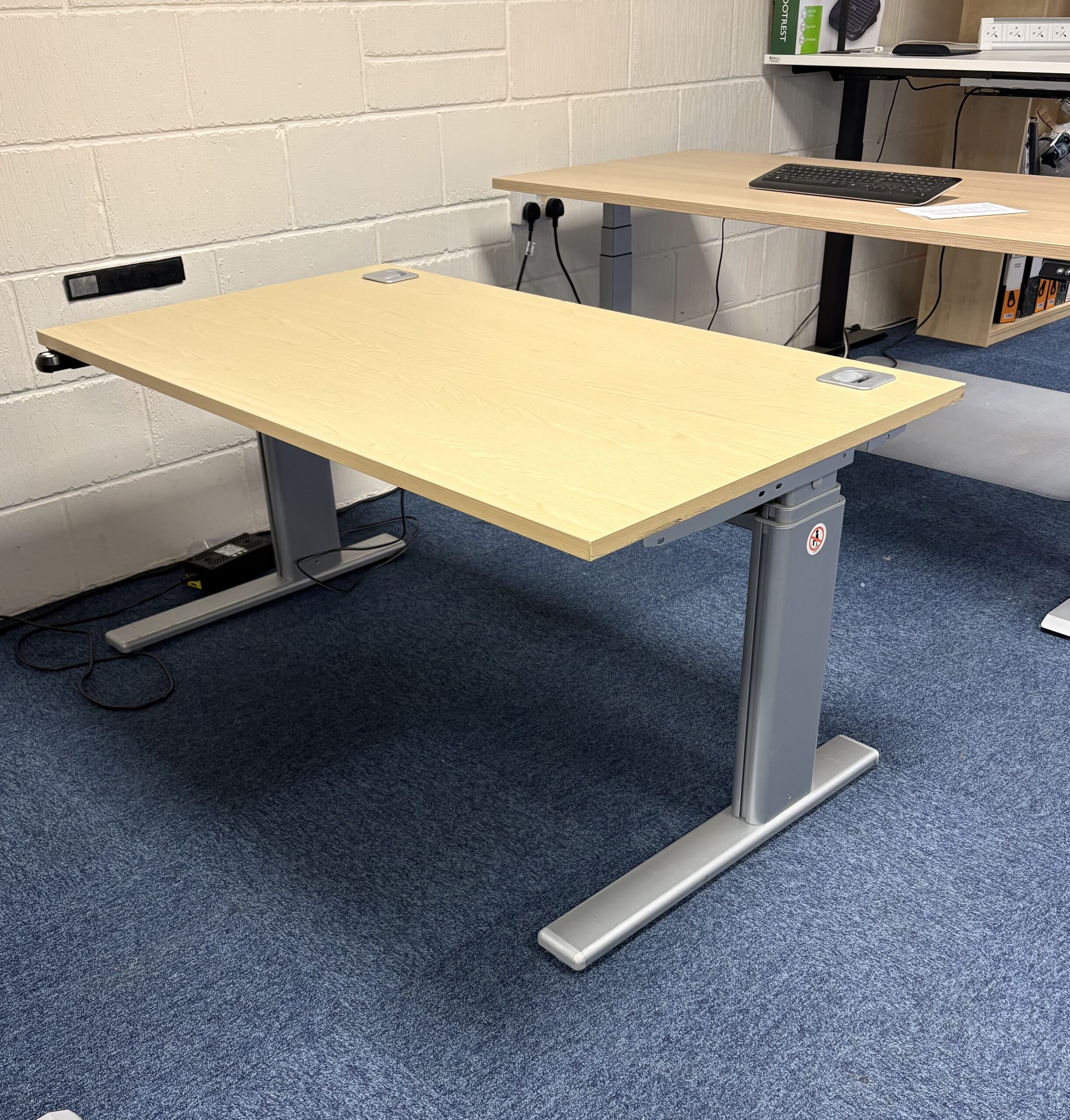 D180 Electric Height Adjustable Desk - Image 3